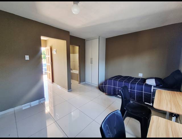 1 BEDROOM HOUSE TO LET IN NGWELEZANA